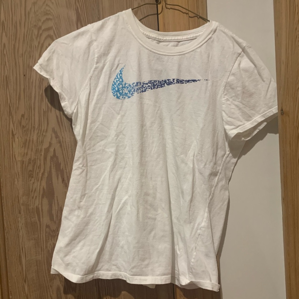 white nike check t shirt